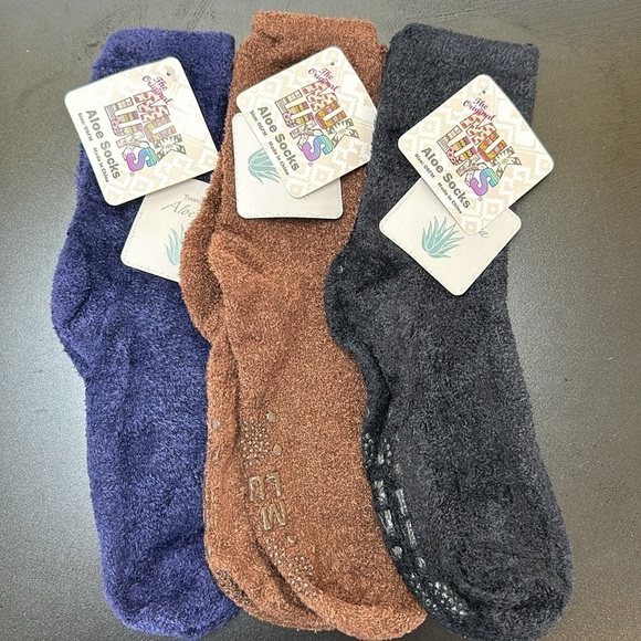 The Original Muk Luks Grippy Aloe Socks Bundle of 3 OSFM - Picture 5 of 5